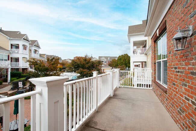 Building Photo - Spacious 3-Bedroom Condo in Prime Raleigh Location!