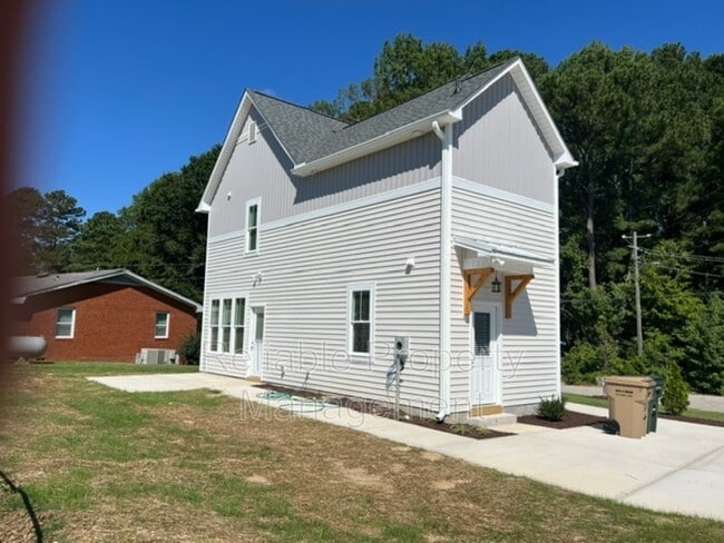Building Photo - 341 W Barnes St