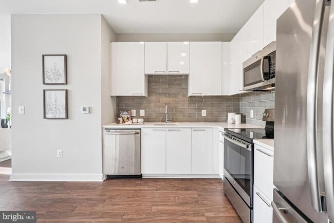 Building Photo - 989 S Buchanan St