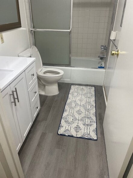 Bathroom - 2642 1/2 S Corning St