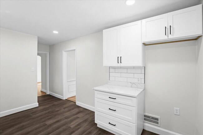 Building Photo - Modern Living in a Classic Detroit Neighborhood