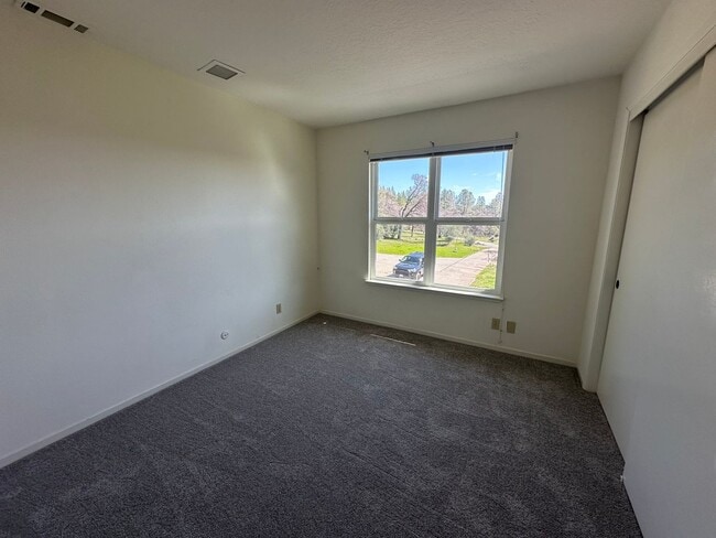 Building Photo - Gorgeous Multilevel 4 Bedroom 2.5 Bathroom Home on Acreage