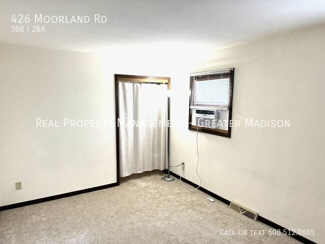 Building Photo - 3 bedroom duplex on Madison's south side w...