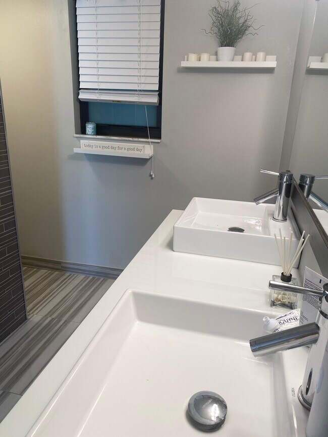 Building Photo - 1150 Homewood Blvd