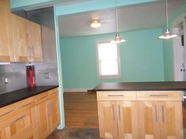 Building Photo - 1075 Cambria St NE