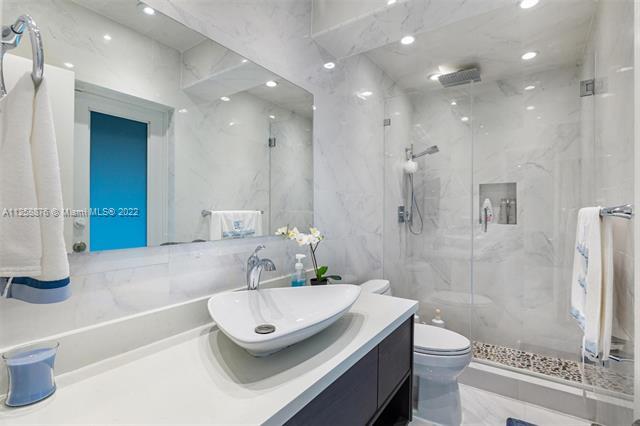 Building Photo - 11401 SW 72nd Plz