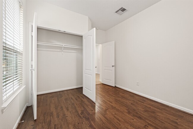Building Photo - 21015 Blackstone Villa Ln