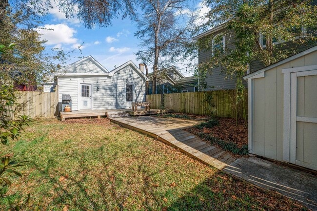 Building Photo - 3 Bedroom, 2 Bathroom Cottage In the Heart of Downtown Wilmington