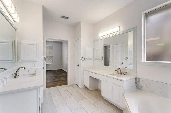 Building Photo - 2625 Royal Birkdale Dr