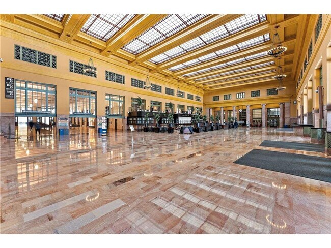 Building Photo - Spacious, Loft in Union Depot with Awesome...
