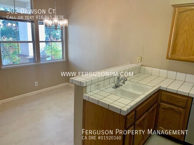 Building Photo - 302 Dawson Ct