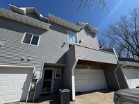 Building Photo - High Ceilings Townhouse Retreat: Spacious 2-Bed, 2-Bath Gem in Woodbury!