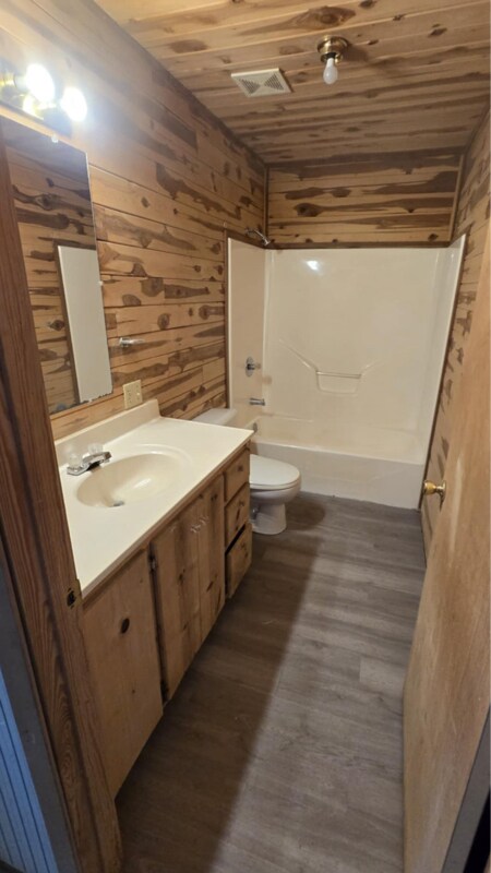 Building Photo - 125 Clint St