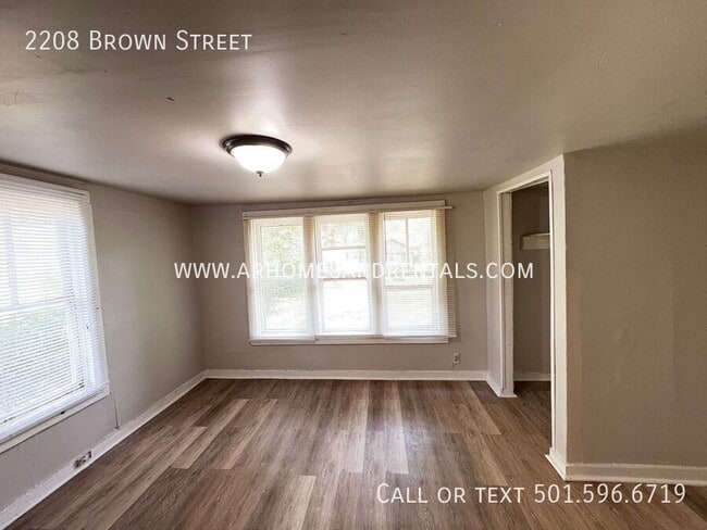 Building Photo - 2208 Brown St