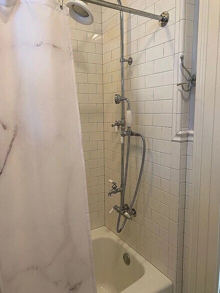 Building Photo - 52 Westminster Dr NE