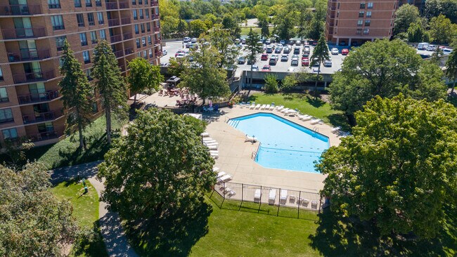 Building Photo - 5600 Hillcrest Ln