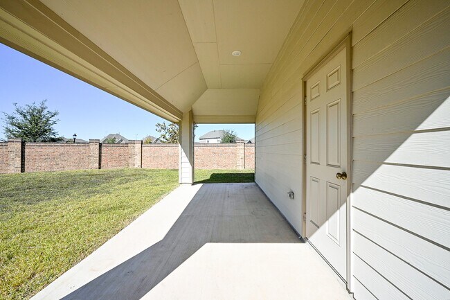 Building Photo - 12503 Highgrove Springs Dr