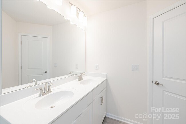 Building Photo - 23018 Clarabelle Dr