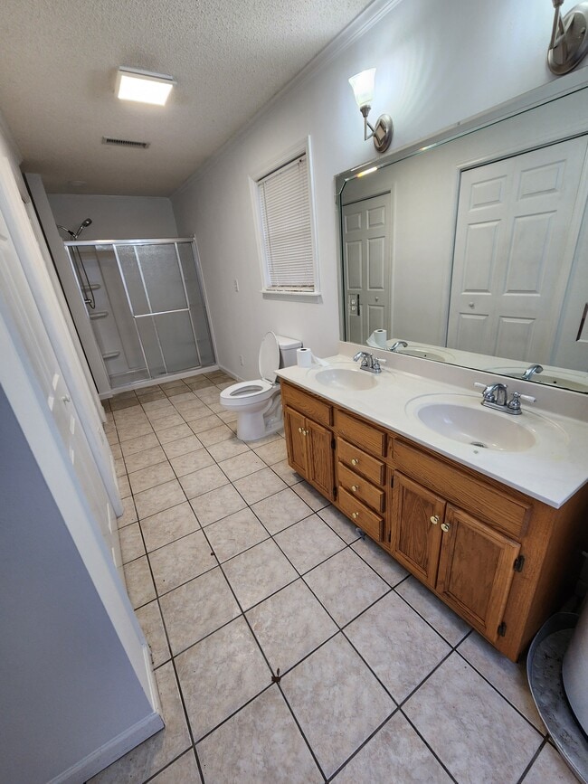 Building Photo - 2000 Oxnard Rd