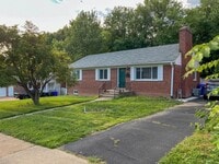 Building Photo - 50's Rambler with 5 BR & 3 BA in One of the Best Locations in Arlington