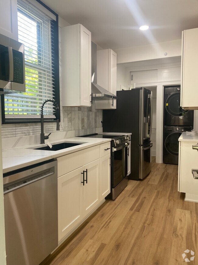 Building Photo - 3409 Fernside Pl