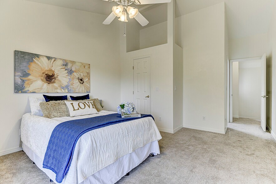 Building Photo - 619 Manitou Blvd