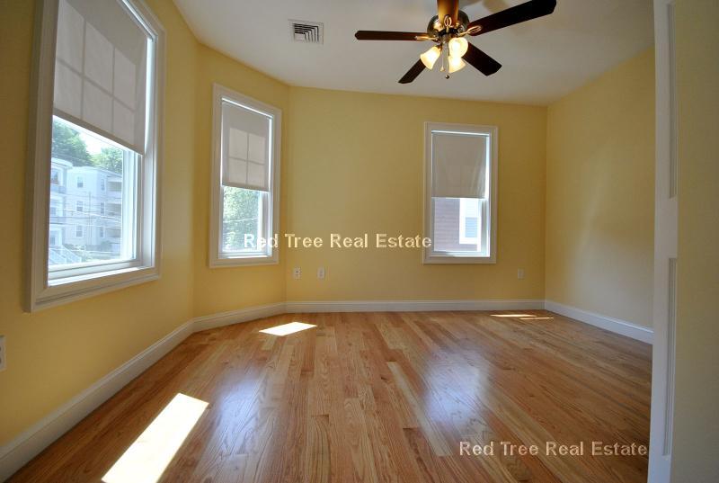 Building Photo - 38 Turner St