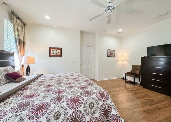 Building Photo - Furnished Rental in Golf Cart District!