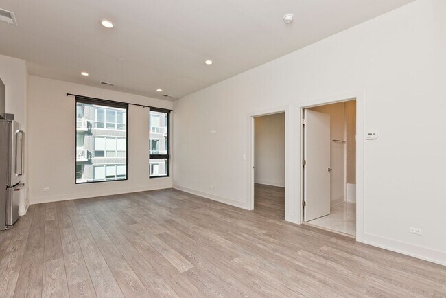 Building Photo - 853 North Larrabee #405 - Studio river North