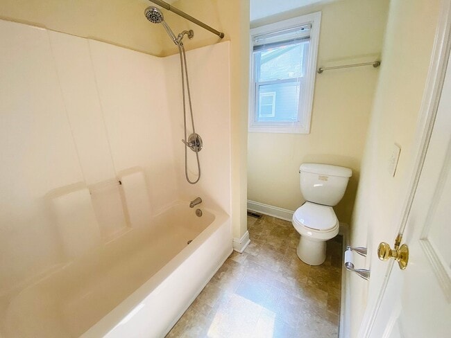 Building Photo - 2 Bedroom, 2 Bathroom home in Durham
