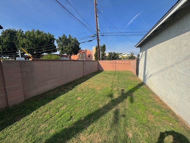 Building Photo - Spacious 2 Bedroom Home with 2 Bonus Rooms