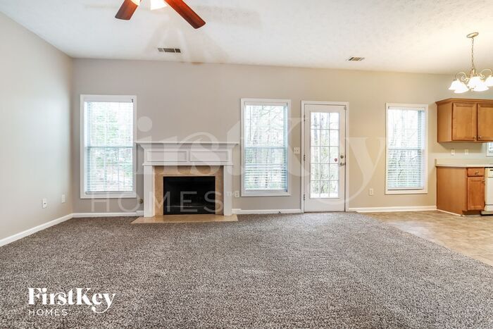 Building Photo - 3401 Southpointe Hill Dr NE