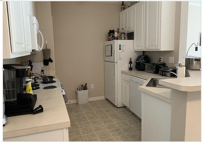 Building Photo - 215 S Knollwood Dr