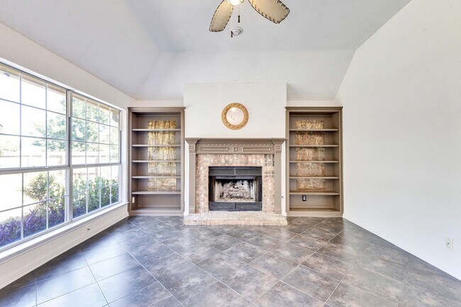 Building Photo - Beautiful Home in Shady Hollows Available ...