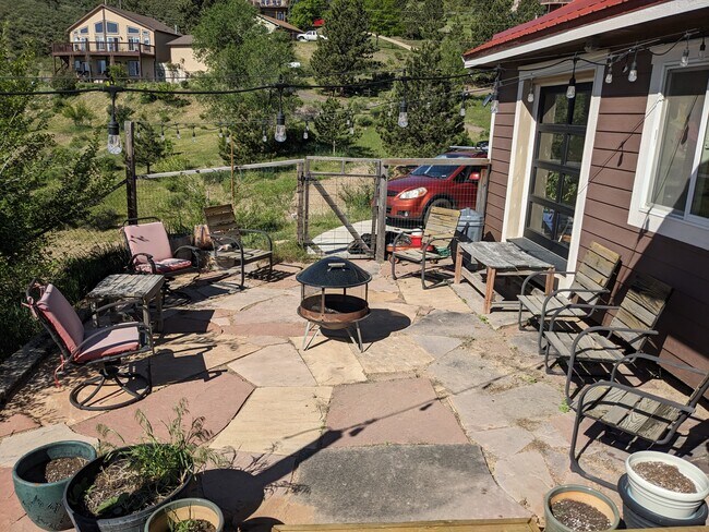 Building Photo - 6009 Blue Spruce Dr
