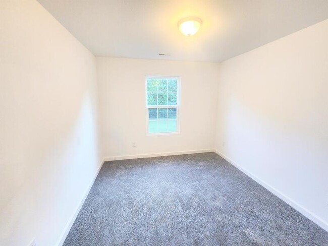 Building Photo - 4859 Town Point Road