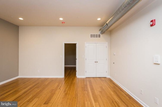 Building Photo - 2422 Frankford Ave