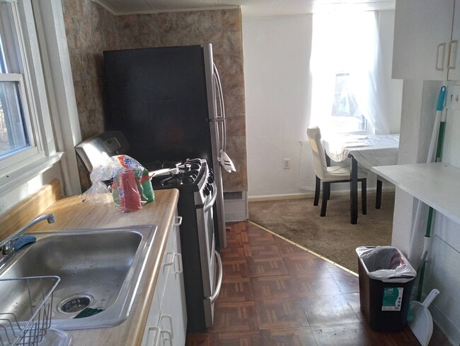 Building Photo - 2120 Columbia Ave