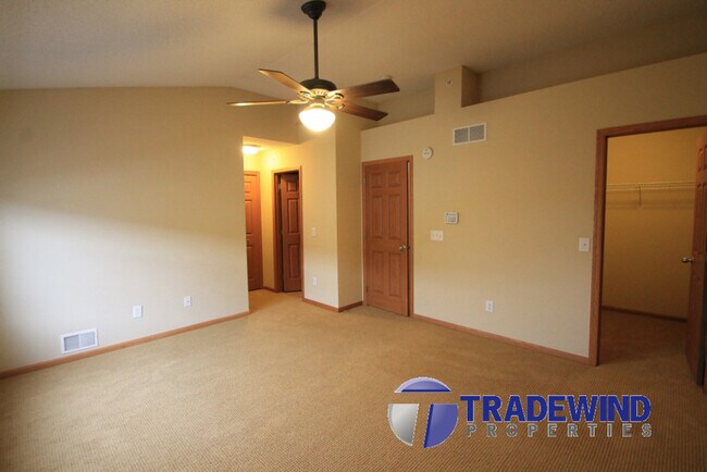 Building Photo - 11040 Fergus St NE