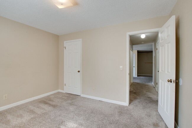 Building Photo - 6201 Friar Tuck Dr NW