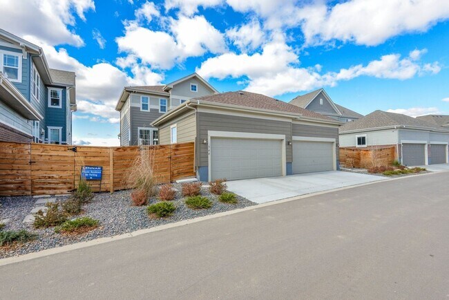 Building Photo - Beautiful 2-Bed, 2.5-Bath Townhome in Mosaic, Fort Collins - Students Welcome!