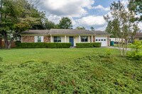 Building Photo - 208 Woodland Dr