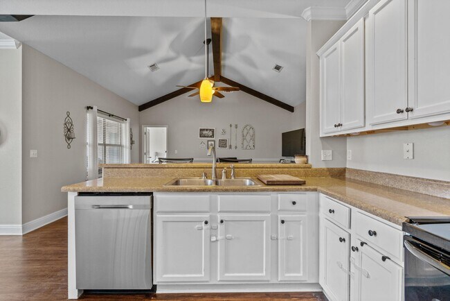 Building Photo - 730 Lime Ln