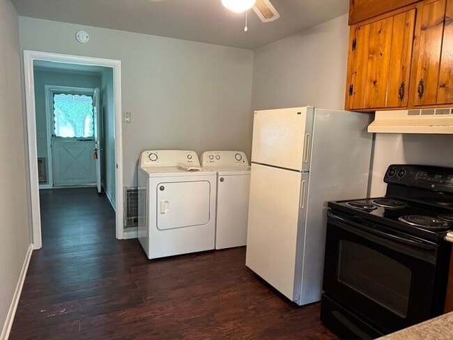 Building Photo - Cute 1 Bedroom in East Nashville!
