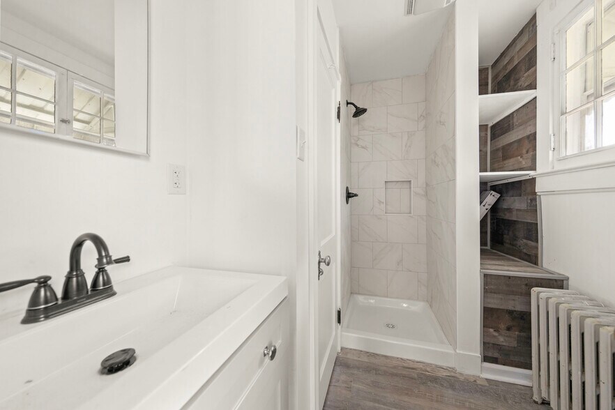 Building Photo - 301 S Braddock St