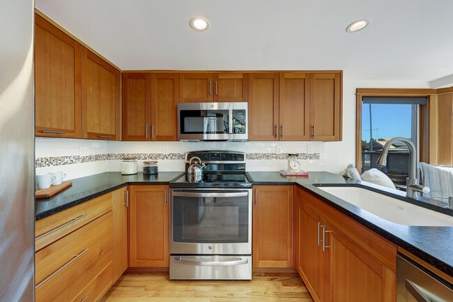 Building Photo - 3110 Portage Bay Pl E