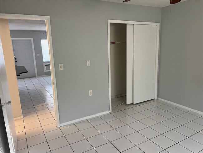 Building Photo - 1812 E Oakland Park Blvd