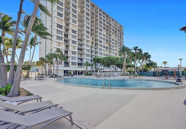 Primary Photo - 1865 79th Street Causeway
