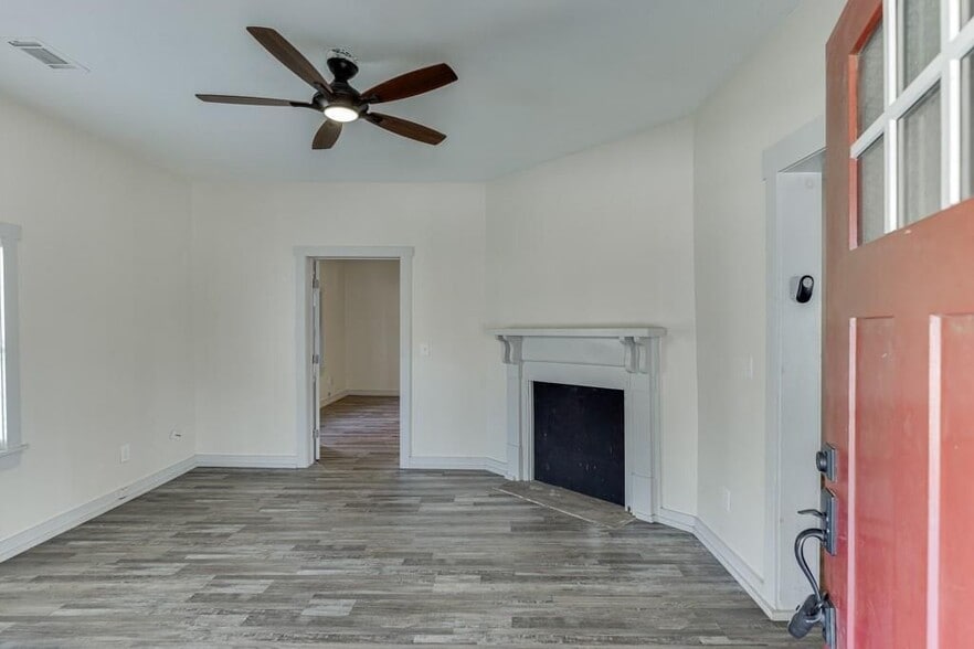 Building Photo - 1051 Gage Dr