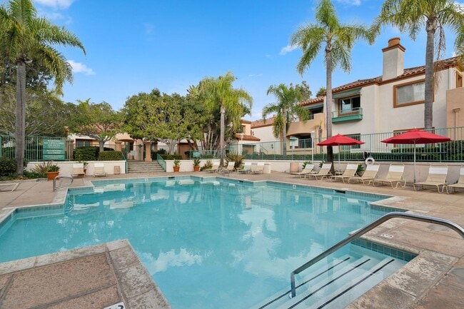 Building Photo - Villa Point Upper Unit with Loft and Golf ...